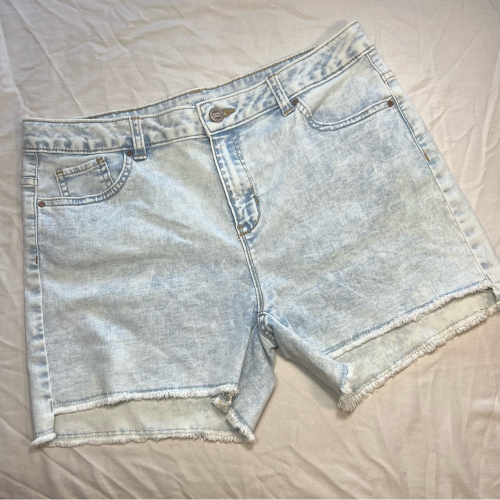 3/$15! Girls 16 plus Light Wash Wonder Nation Shorts